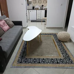  דירה Lora's